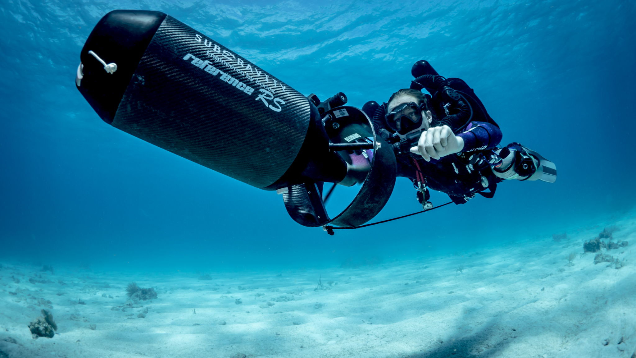 Mergulhadora técnica com DPV submerso